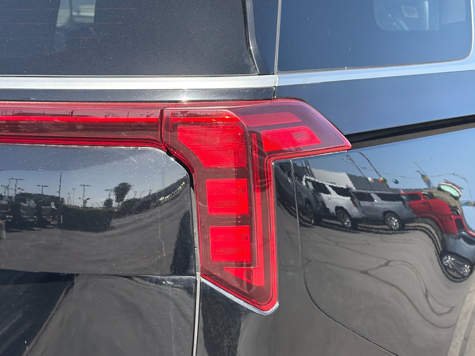 Used 2025 Kia Carnival FWD image 39