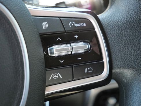 Used 2023 Kia Sorento LX AWD/4WD image 30