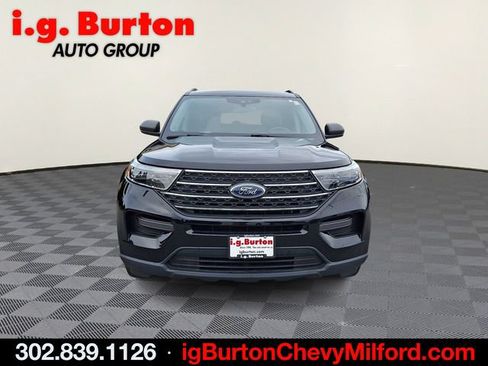 Used 2023 Ford Explorer XLT AWD/4WD image 2
