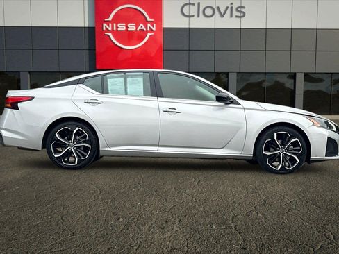 Used 2023 Nissan Altima 2.5 SR image 9