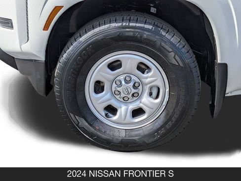 Used 2024 Nissan Frontier S w/ Technology Package RWD image 11