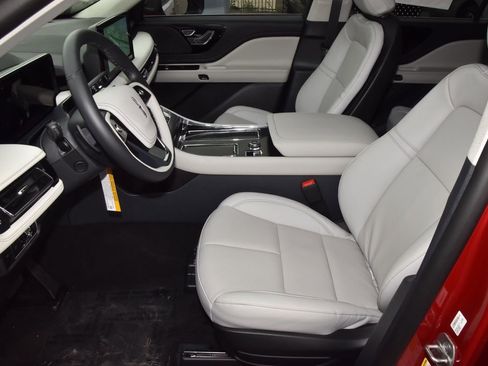 New 2026 Lincoln Aviator AWD image 13