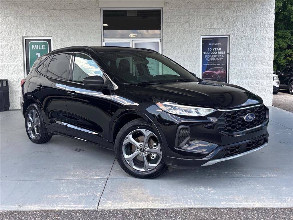 Used 2024 Ford Escape ST-Line w/ Tech Pack #1 FWD image 1