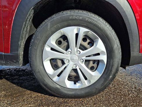 Used 2024 Chevrolet Trax LS image 8