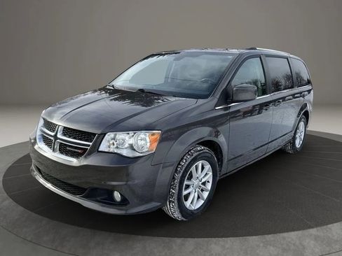 Used 2019 Dodge Grand Caravan SXT FWD image 2