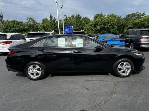 Used 2023 Hyundai Elantra SE FWD image 4