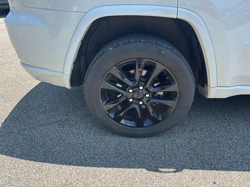 Used 2021 Jeep Grand Cherokee Laredo X AWD/4WD image 12