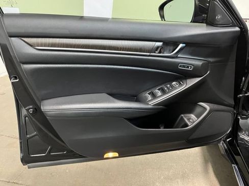 Used 2019 Honda Accord Touring image 20