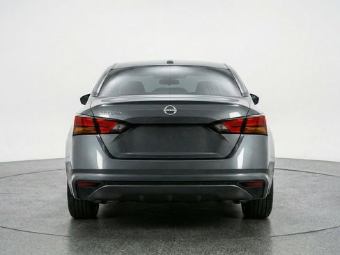 Used 2025 Nissan Altima 2.5 SV FWD image 7