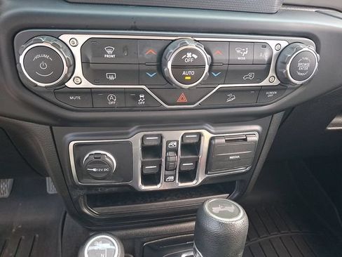 Used 2021 Jeep Wrangler Unlimited Sahara w/ LED Lighting Group AWD/4WD image 16