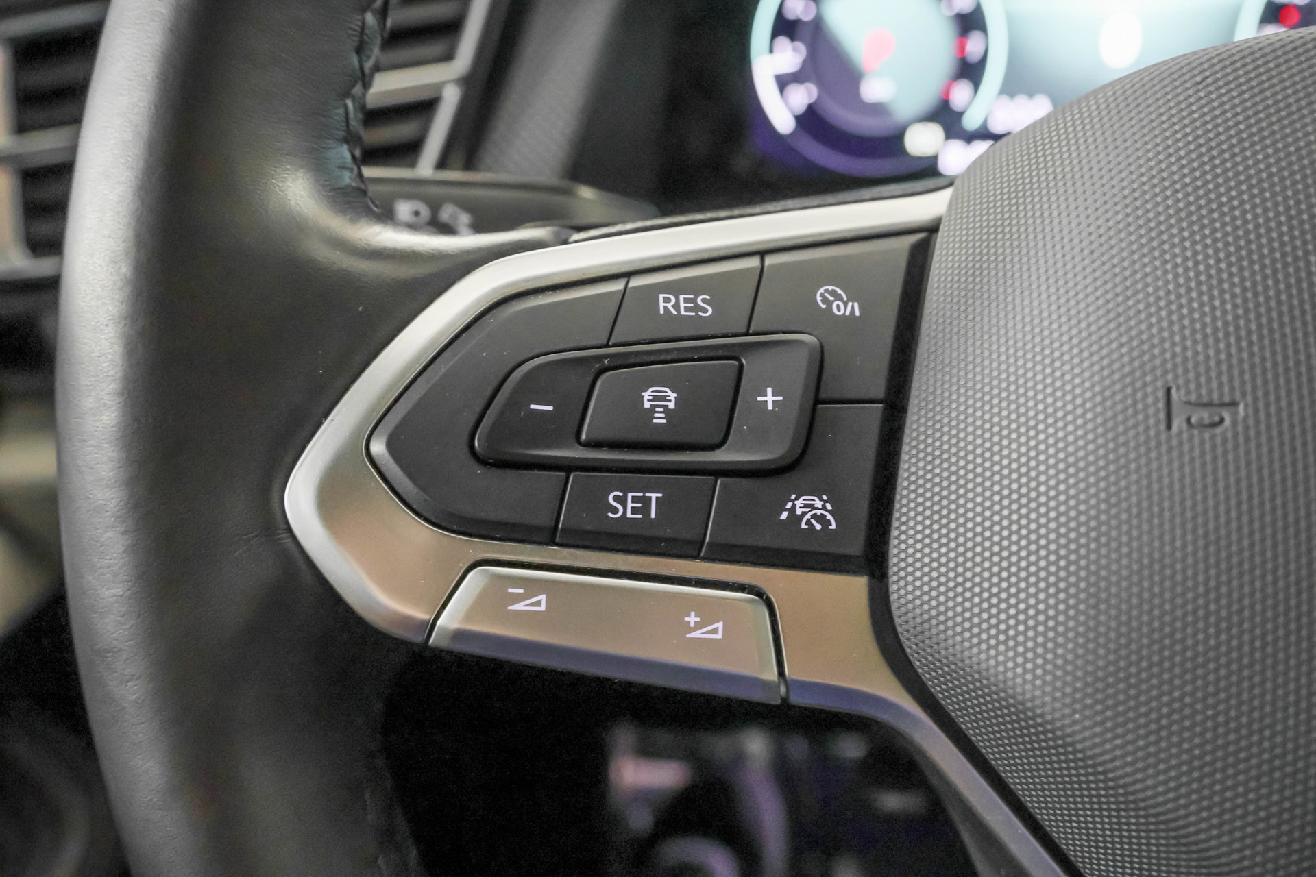 Used 2024 Volkswagen Atlas Cross Sport SEL Premium R-Line AWD/4WD image 28