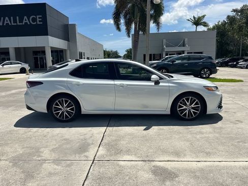 Used 2023 Toyota Camry XLE FWD image 5