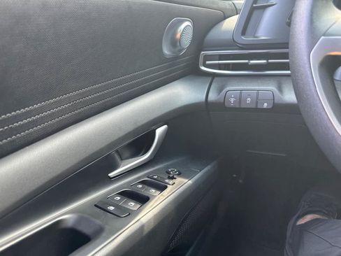 Used 2026 Hyundai Elantra SE FWD image 21
