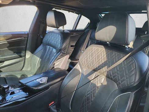 Used 2018 BMW M550i xDrive image 13