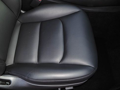 Used 2022 Tesla Model Y Long Range AWD/4WD image 19