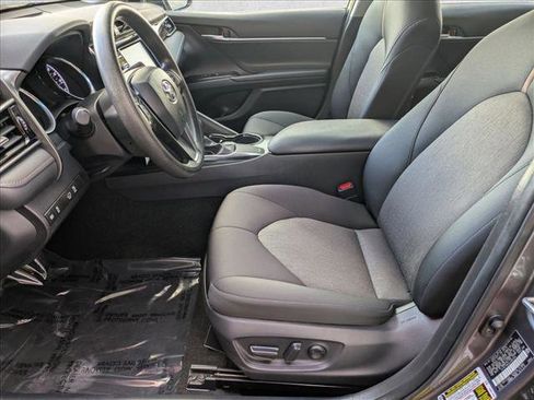 Used 2020 Toyota Camry LE image 14