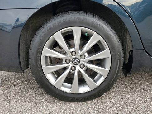 Used 2016 Toyota Camry XLE image 6