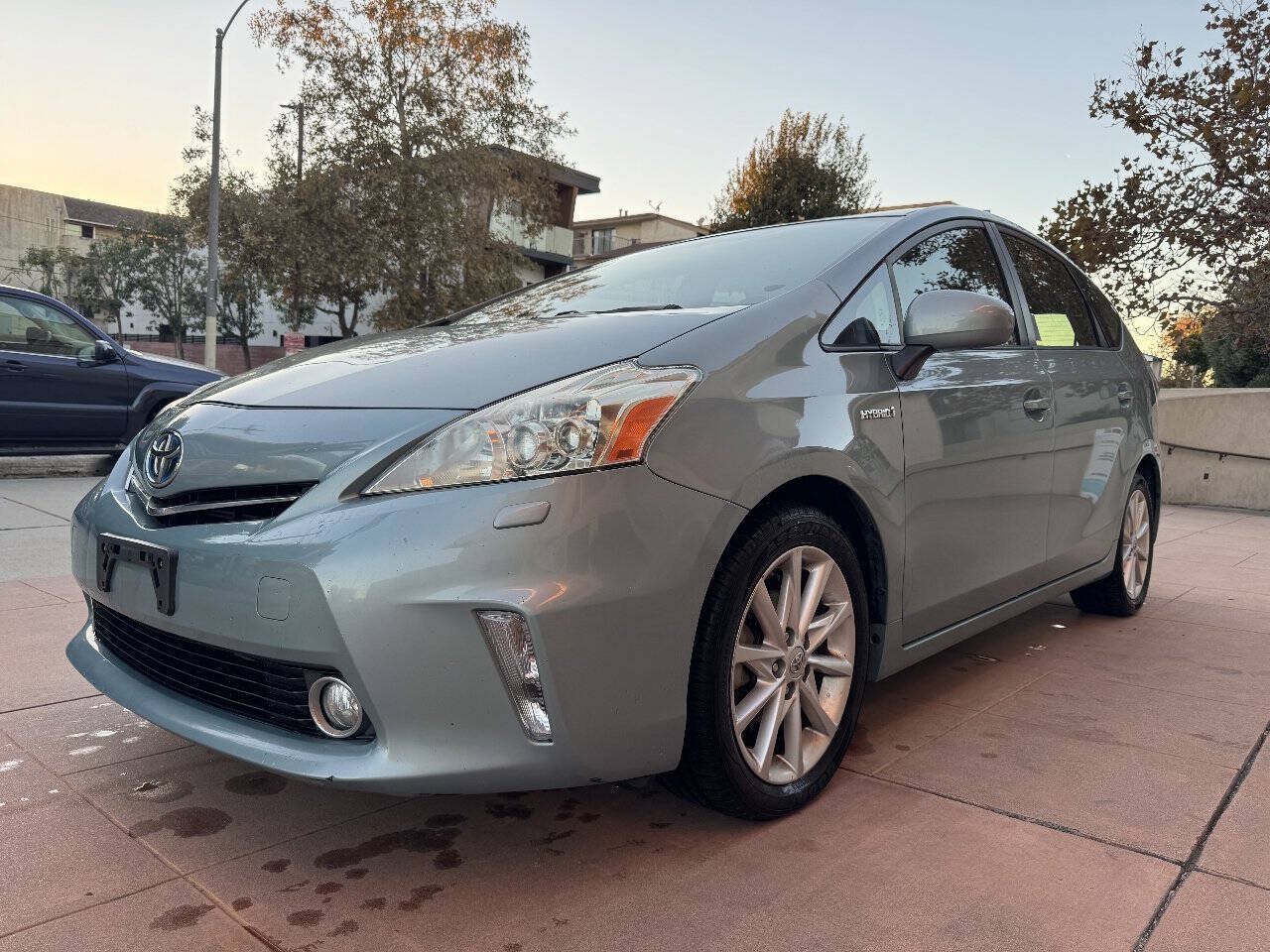 Used 2014 Toyota Prius V Five FWD image 3