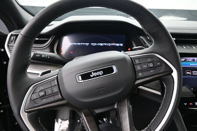 Used 2026 Jeep Grand Cherokee Limited AWD/4WD image 11