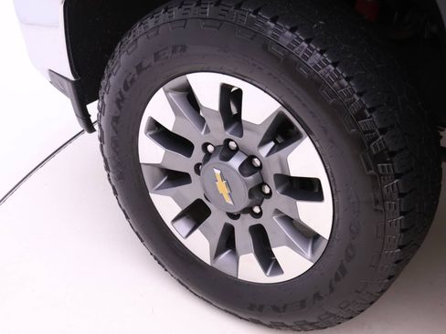 Used 2022 Chevrolet Silverado 2500 LT w/ Convenience Package image 13
