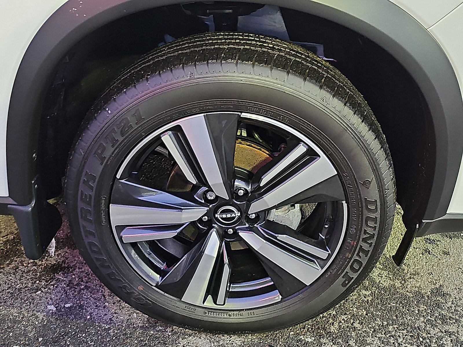 Used 2025 Nissan Rogue SL AWD/4WD image 9