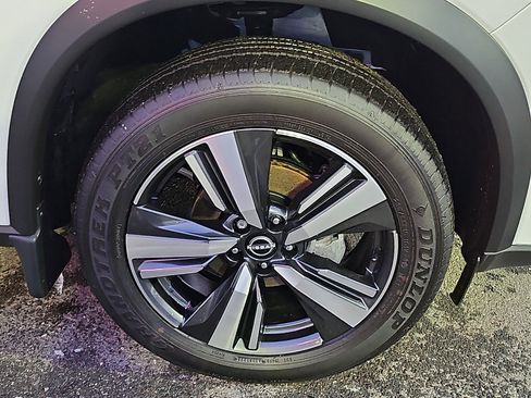 Used 2025 Nissan Rogue SL AWD/4WD image 9