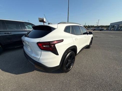 Used 2025 Chevrolet Trax ACTIV w/ Sunroof Package FWD image 8