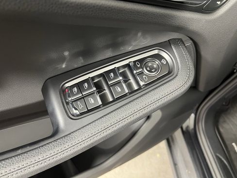 Certified 2025 Porsche Macan image 28