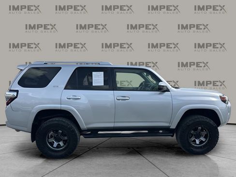 Used 2016 Toyota 4Runner SR5 image 6