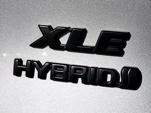 Used 2021 Toyota RAV4 XLE AWD/4WD image 11