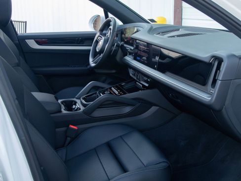 Certified 2024 Porsche Cayenne image 24