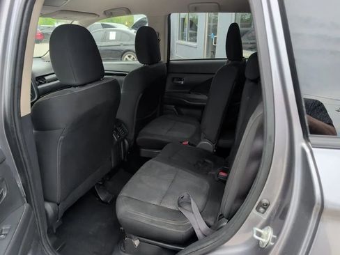Used 2019 Mitsubishi Outlander ES FWD image 14