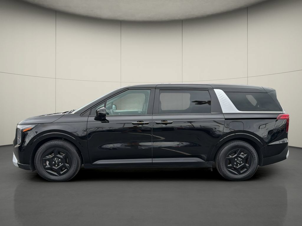 Used 2025 Kia Carnival FWD image 4