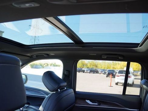 New 2025 Jeep Grand Cherokee Limited image 12