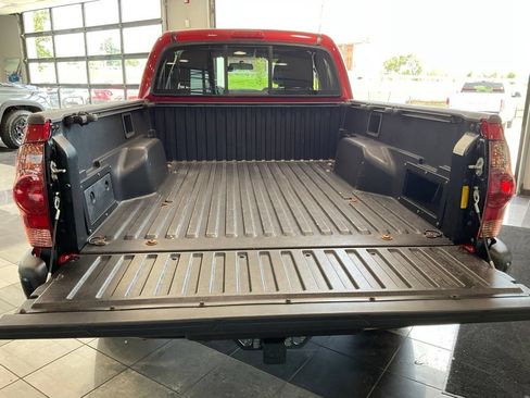 Used 2013 Toyota Tacoma 4x4 Access Cab w/ Convenience Pkg image 5