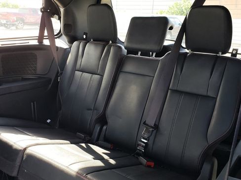 Used 2017 Dodge Grand Caravan GT FWD image 16