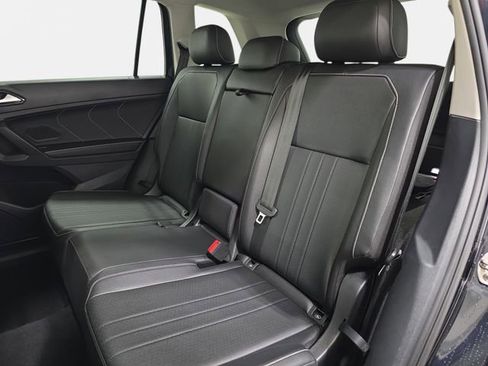 Used 2022 Volkswagen Tiguan SE AWD/4WD image 13
