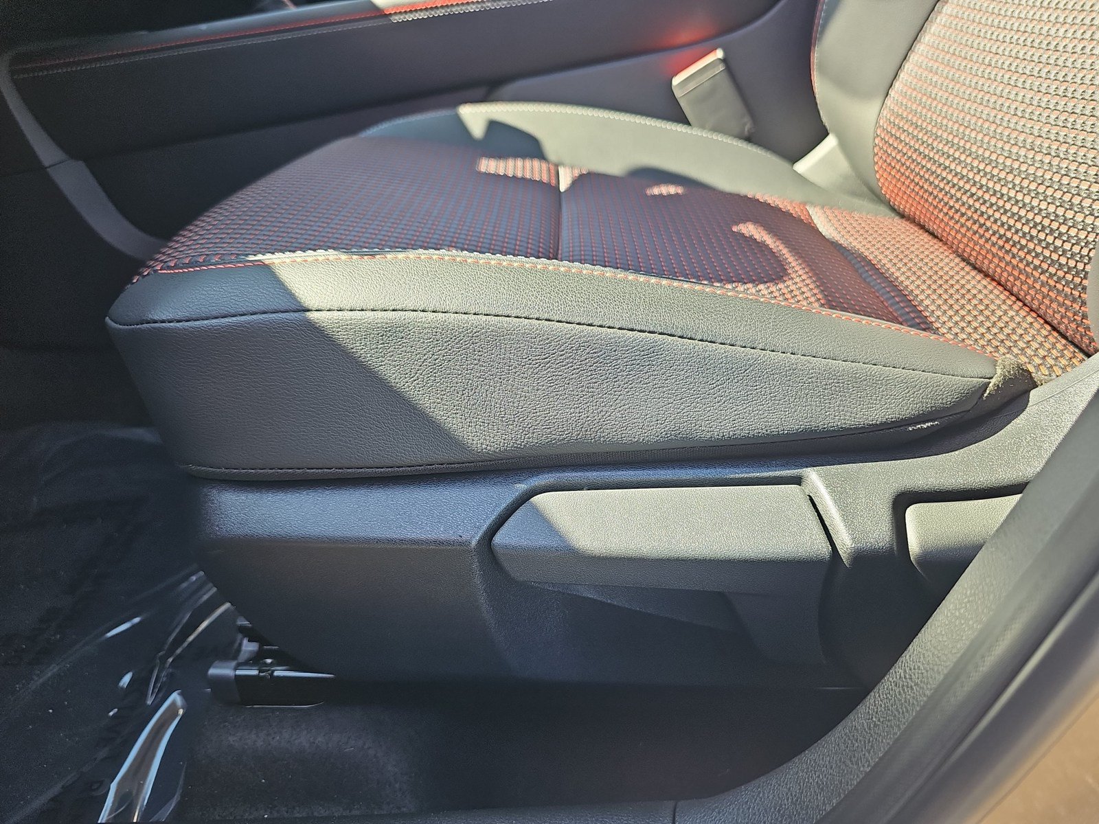 Used 2026 Nissan Kicks SR w/ SR Premium Package FWD image 25