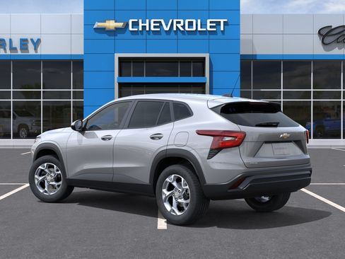 New 2026 Chevrolet Trax LS w/ LS Convenience Package FWD image 3