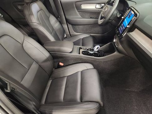 Certified 2026 Volvo XC40 B5 Plus AWD/4WD image 3
