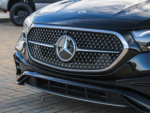 New 2026 Mercedes-Benz E 350 4MATIC Sedan image 5