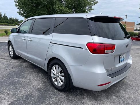 Used 2018 Kia Sedona LX FWD image 4