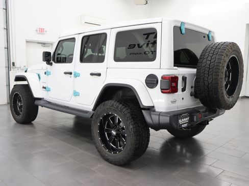 Used 2019 Jeep Wrangler Unlimited Sahara AWD/4WD image 5