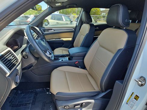 Used 2023 Volkswagen Atlas Cross Sport SE FWD image 15