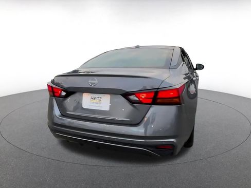 Used 2025 Nissan Altima 2.5 SV image 14