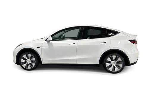 Certified 2023 Tesla Model Y Long Range AWD/4WD image 3