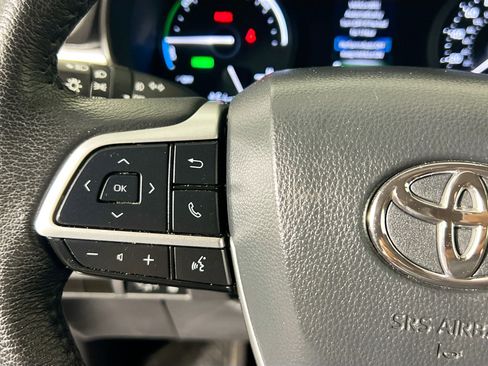 Used 2024 Toyota Sienna XLE FWD image 18