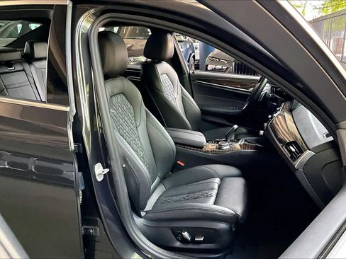 Used 2021 BMW 530i RWD image 8