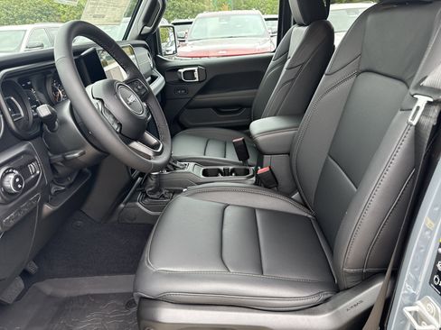 New 2025 Jeep Gladiator Sport w/ Premium Package image 9