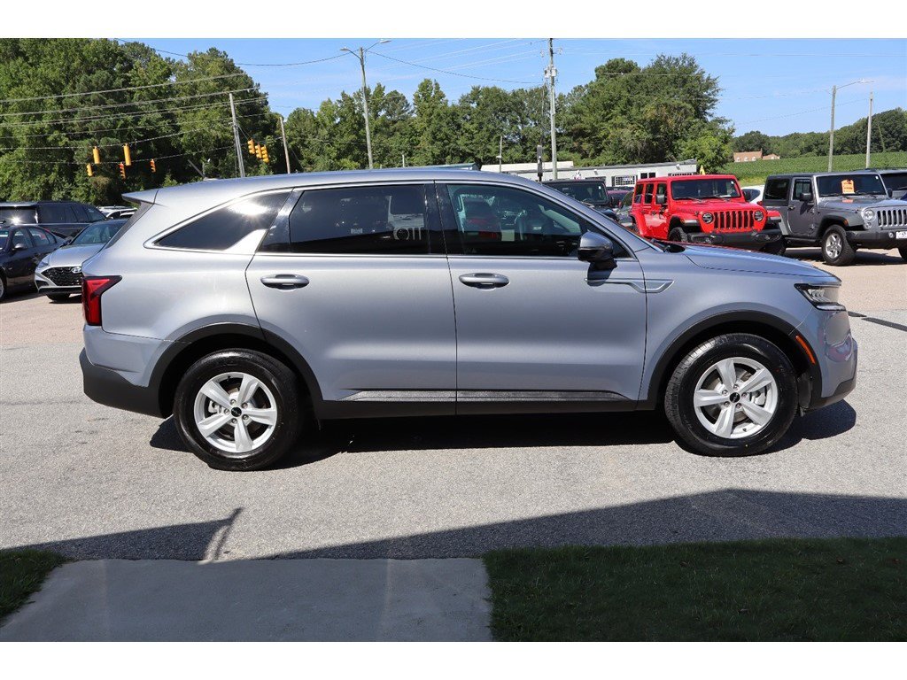 Used 2022 Kia Sorento LX FWD image 6